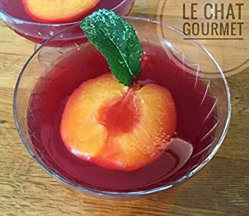 Pêches en gelée de thé aux fruits rouges et à la grenadine