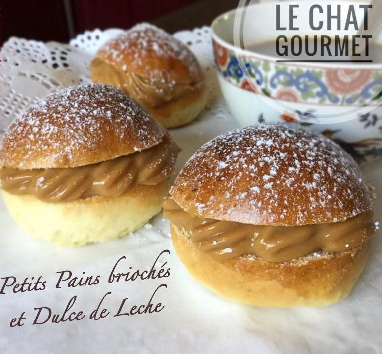 Petits pains briochés et confiture de lait (Dulce de leche)