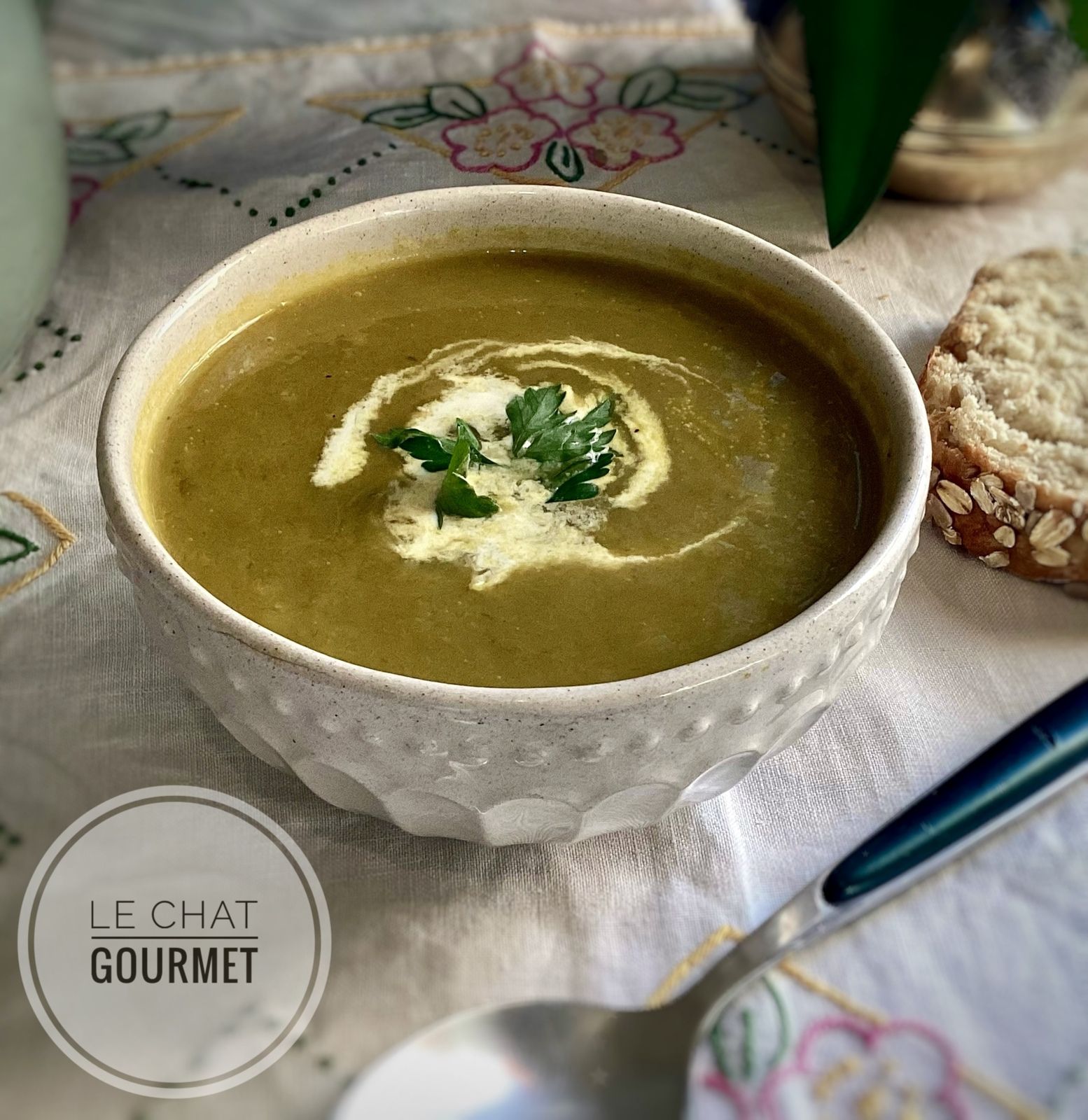 Soupe anti-gaspi aux verts de poireaux, carottes et pommes de terre