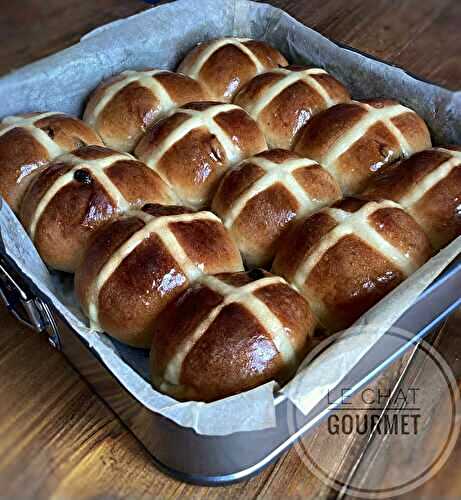 Hot Cross Buns - Petits pains anglais de Pâques aux épices et raisins secs