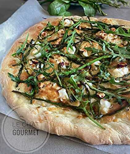 Pizza aux asperges sauvages et fromage de chèvre 