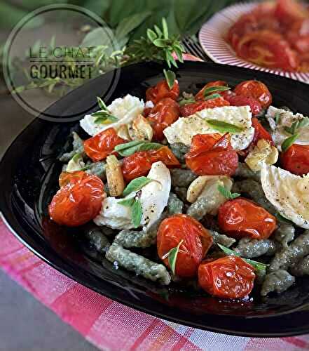 Spätzle au basilic, tomates rôties et mozzarella 