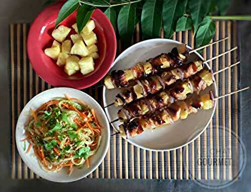 Brochettes d’ananas et de poulet mariné 
