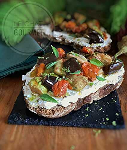 Bruschettas à la ricotta et aux légumes rôtis