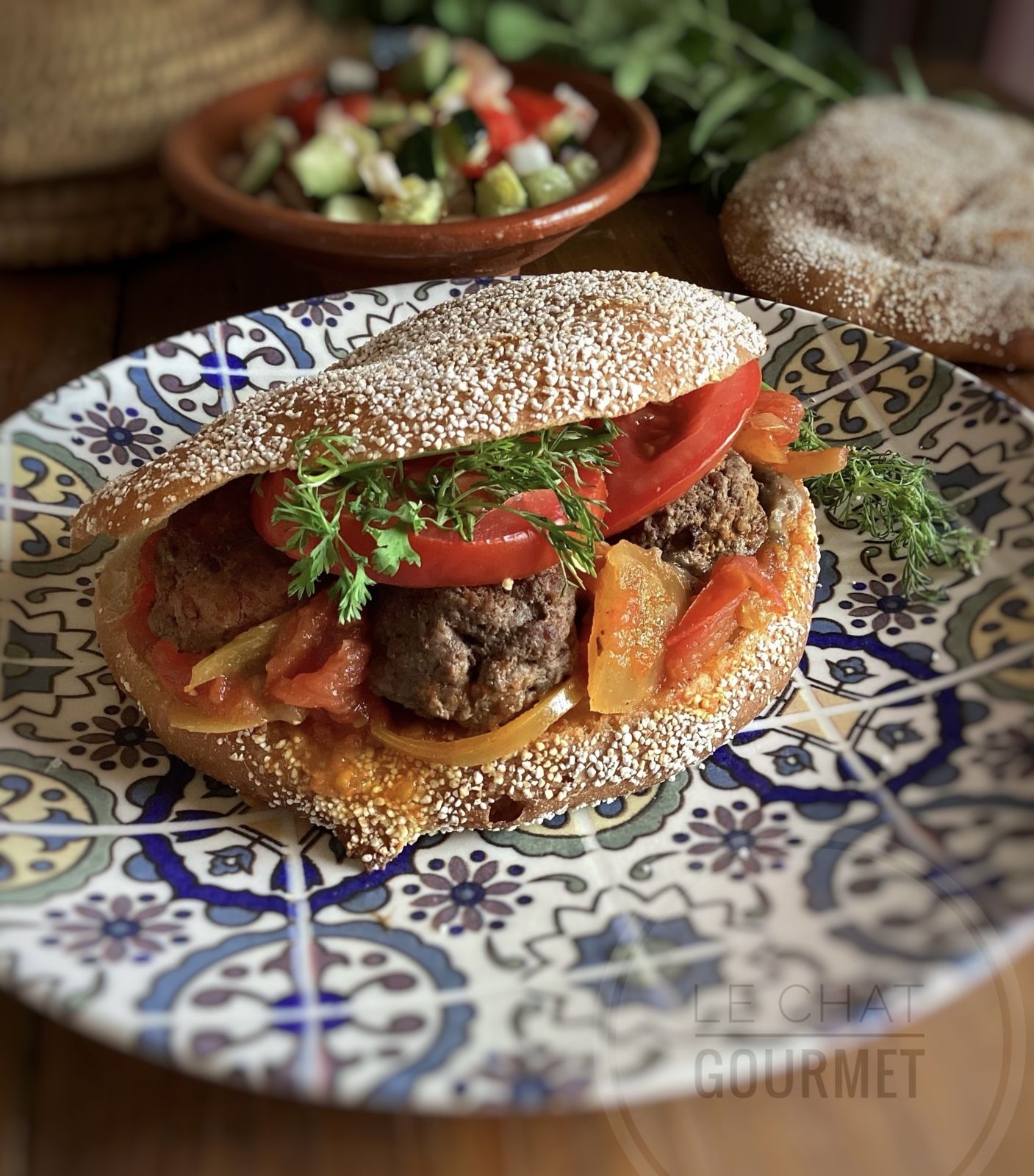 Burger oriental au pain d’orge et kefta de Mina Graibis
