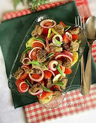 Panzanella toscane - Salade de tomates et concombres au pain 