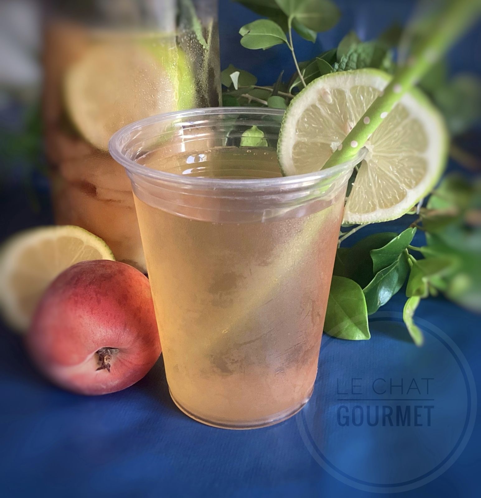 Thé glacé à la menthe et à la pêche 