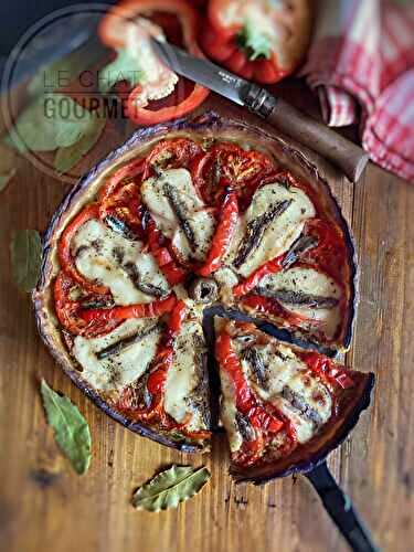 Tarte aux tomates, poivrons, mozzarella et anchois