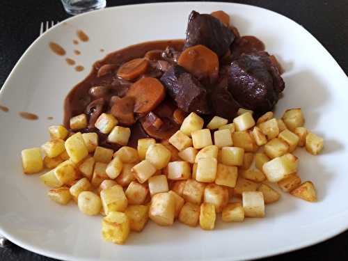 Sauté de boeuf à la bordelaise