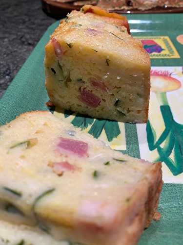 Cake courgettes, chèvre et lardons