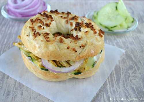 Bagel au poulet et concombre sucré