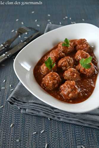 Boulettes de viande au riz, sauce tomate aux épices