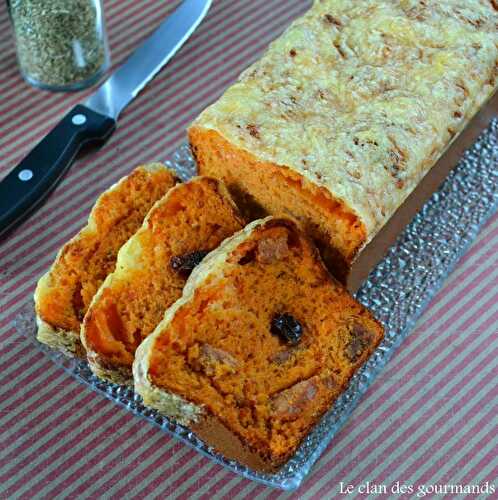 Cake au chorizo, tomates séchées et pâte de poivrons