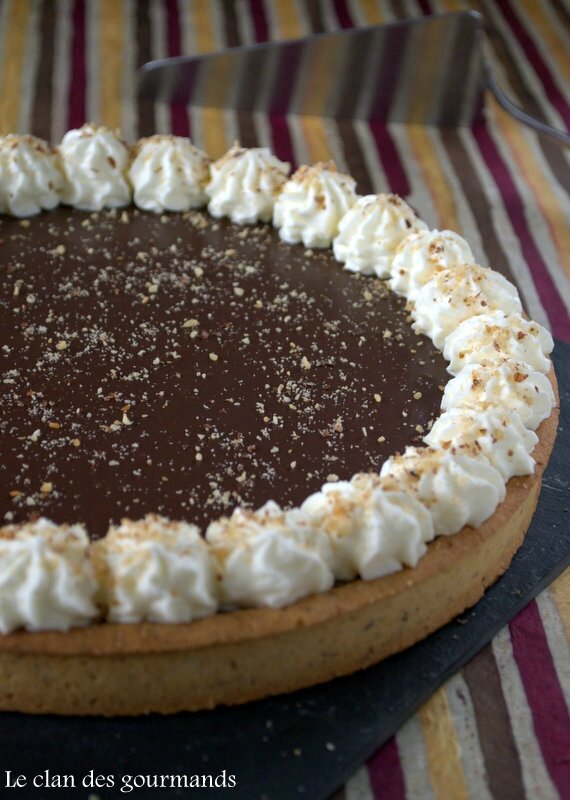 Tarte au chocolat viennois, pâte sucrée à la noisette