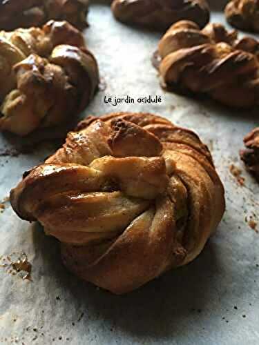 Kanelbullar - cinnamon rolls - LE JARDIN ACIDULÉ