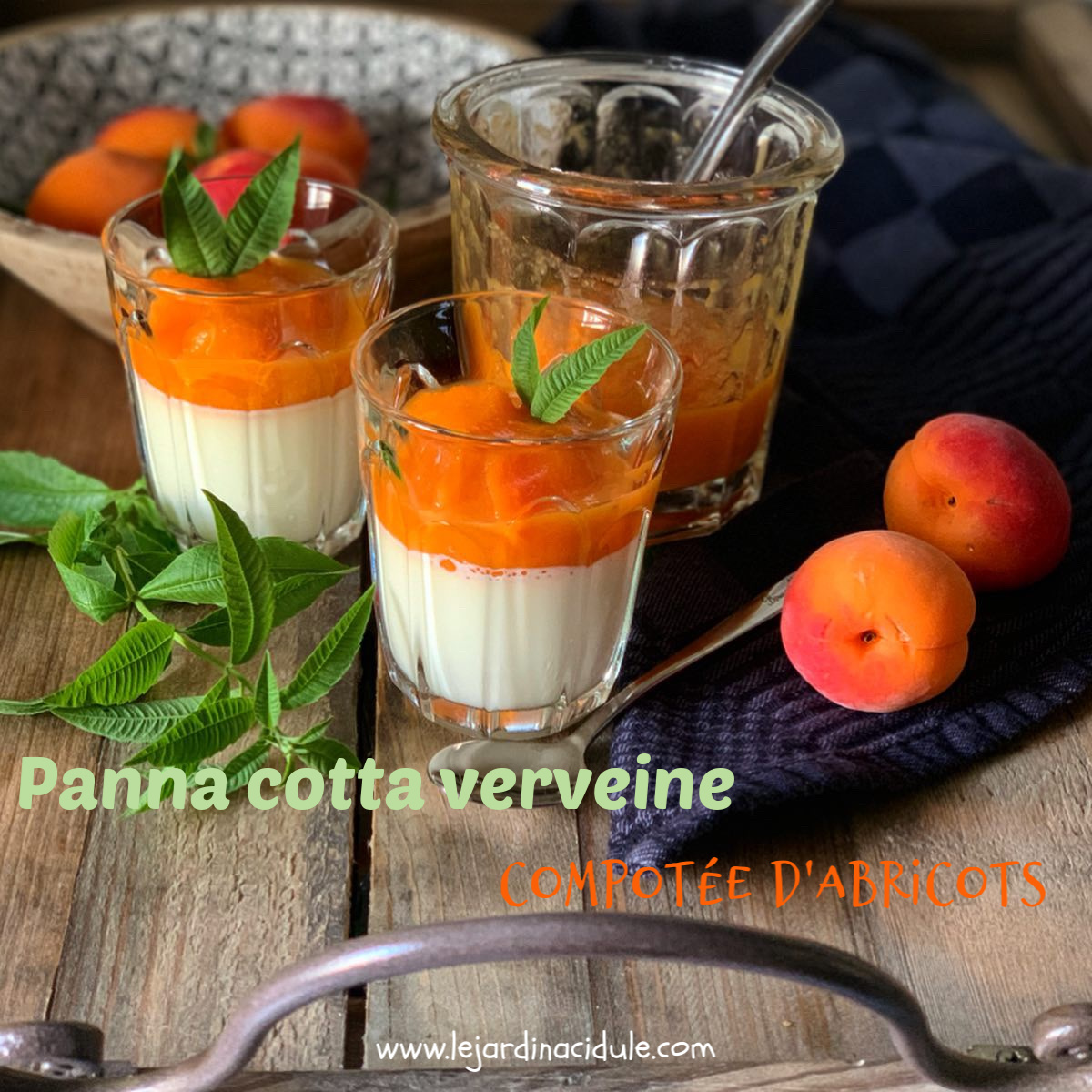 Panna Cotta à la verveine et compotée d'abricots - LE JARDIN ACIDULÉ