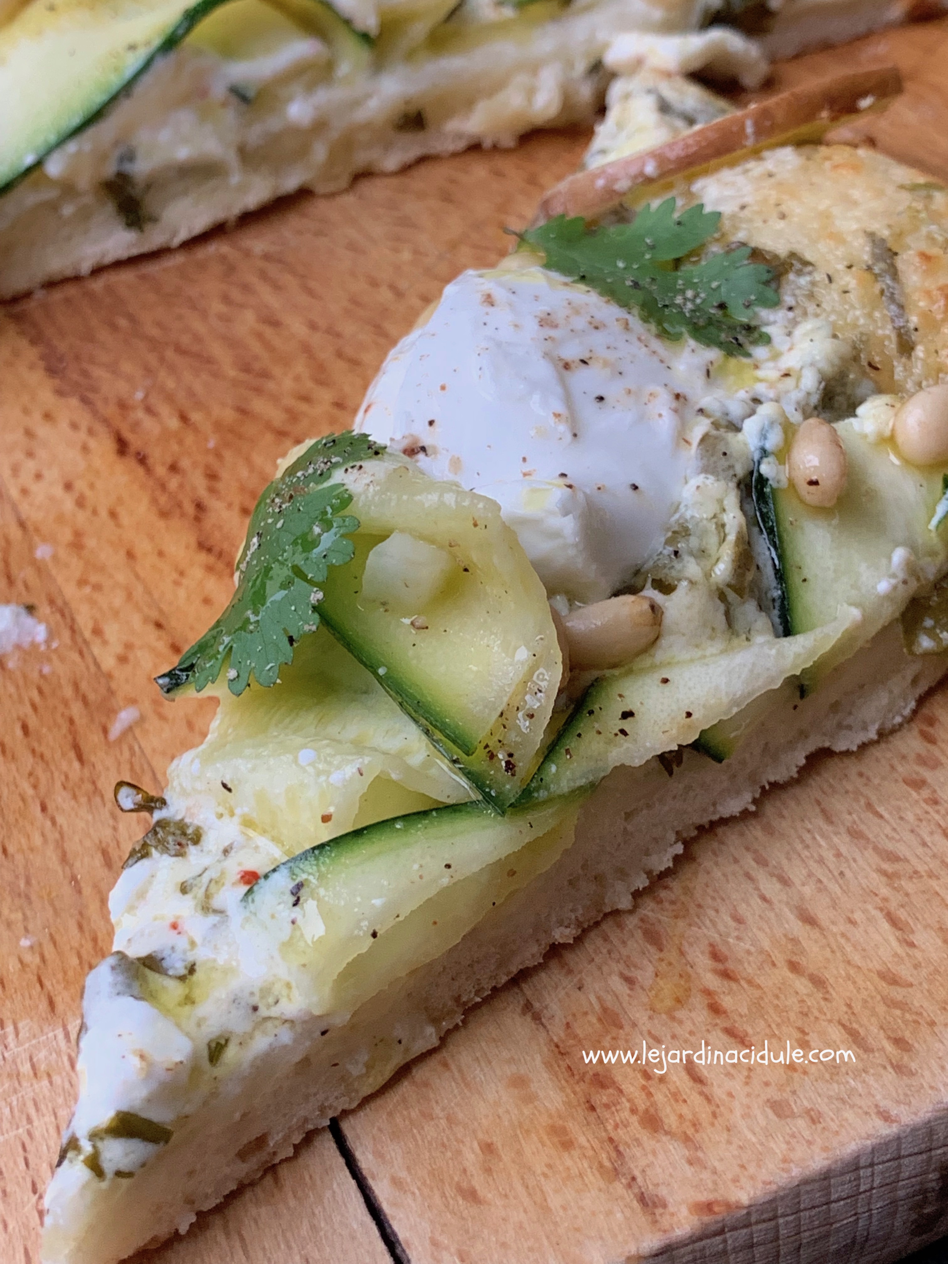 Pizza bianca à la burrata di bufala et aux courgettes - LE JARDIN ACIDULÉ