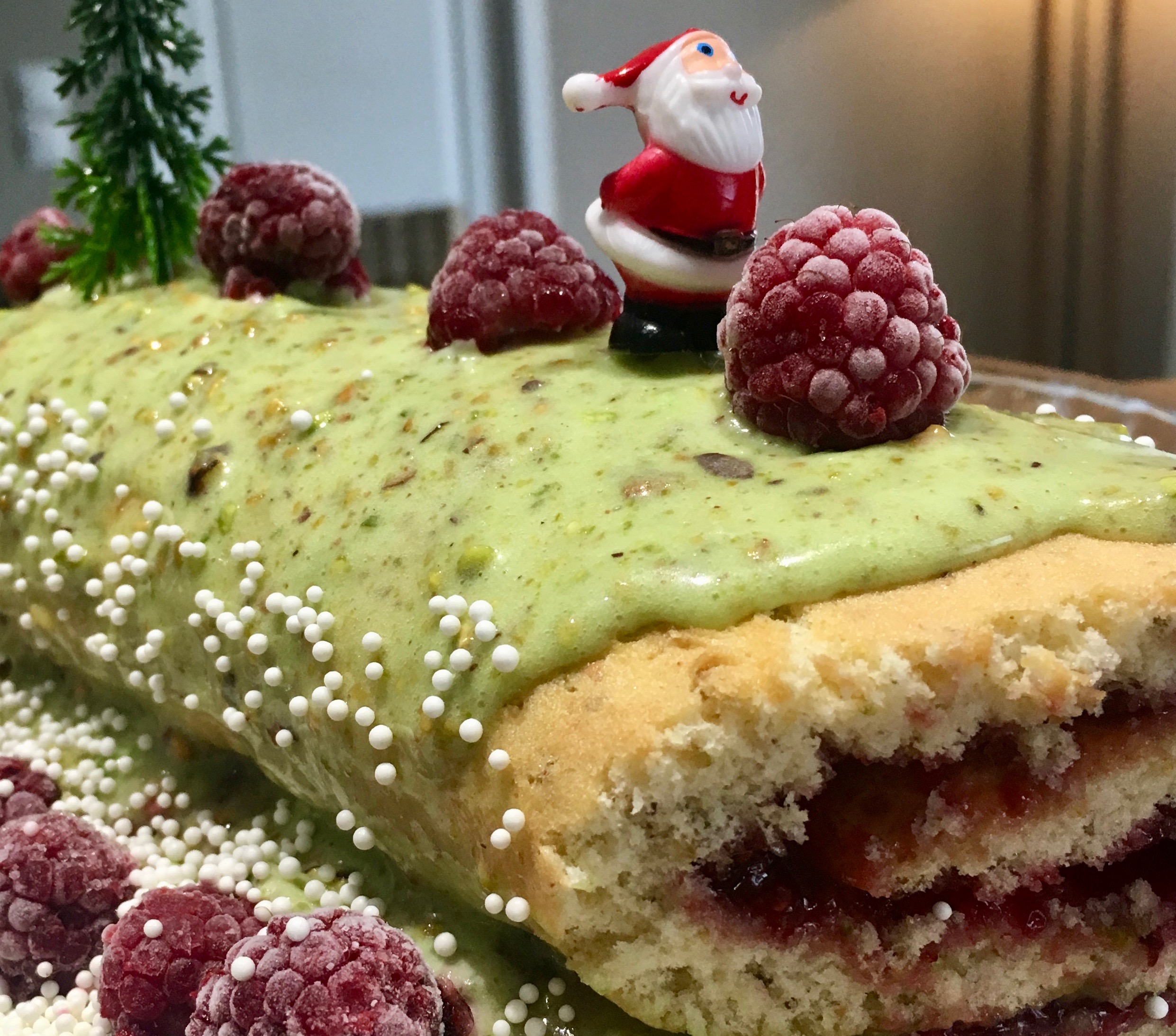 BÛCHE DE NOËL FRAMBOISE PISTACHE