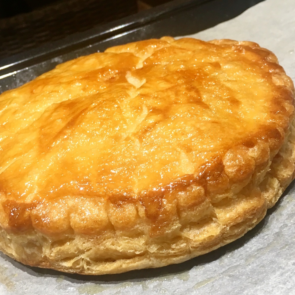 GALETTE À LA FRANGIPANE ( MICHEL ET AUGUSTIN)