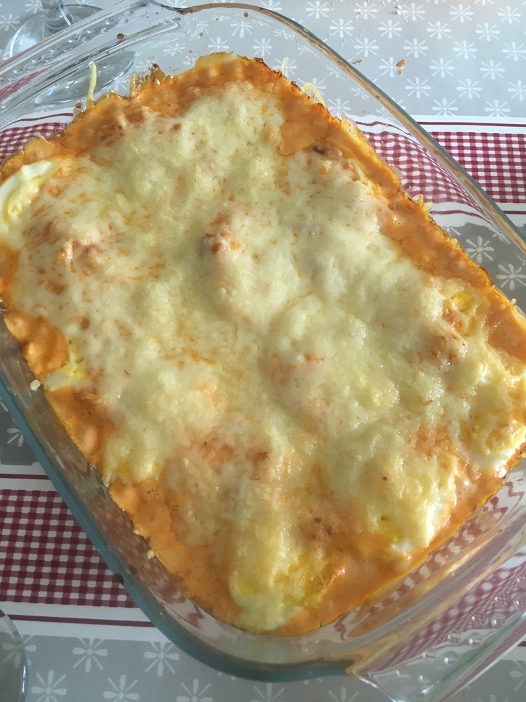 GRATIN D’OEUFS AUX TOMATES ET AUX OIGNONS