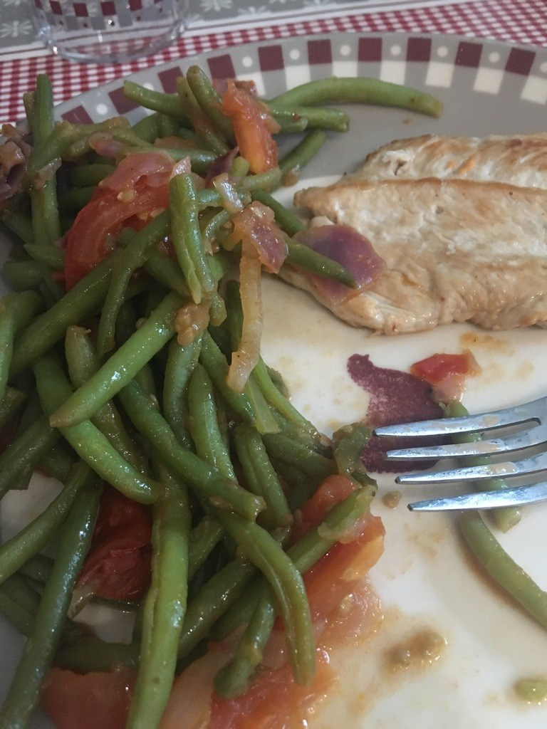 HARICOTS VERTS AUX TOMATES