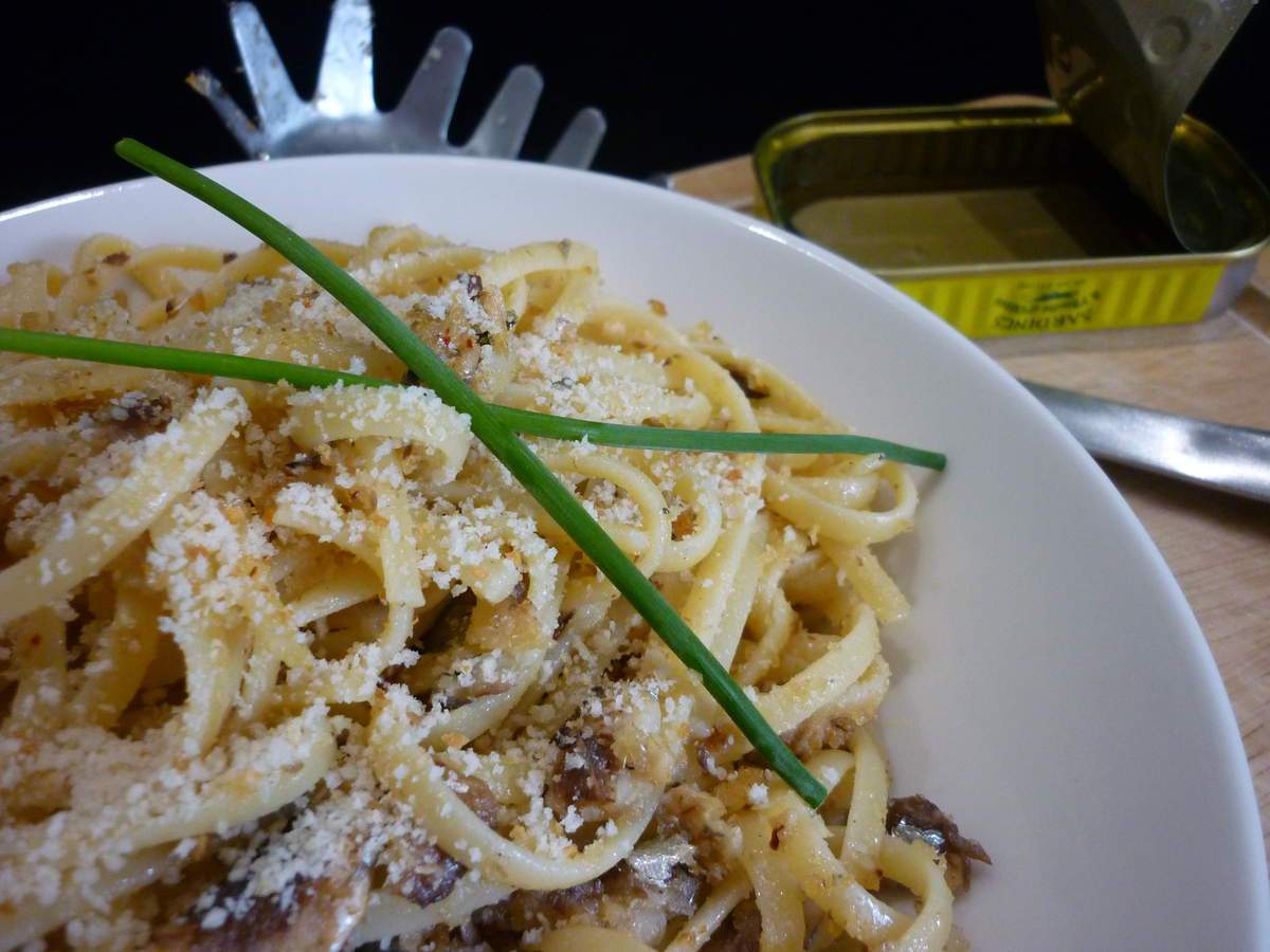 SPAGHETTIS AUX SARDINES À L’HUILE