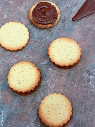 Biscuits fourrés à la pâte à tartiner