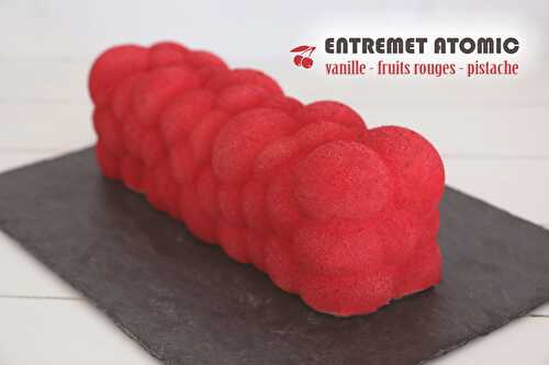 Entremets atomique, vanille, fruits rouges & pistache