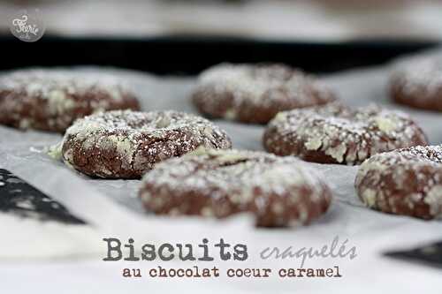 Le biscuit au chocolat craquelé fourré au caramel