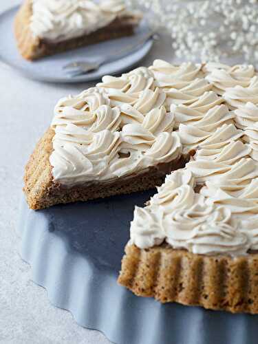 Tarte automnale aux noisettes, chocolat et pralin - Féerie Cake