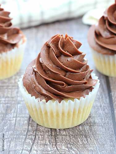 Glaçage crème au beurre russe au chocolat