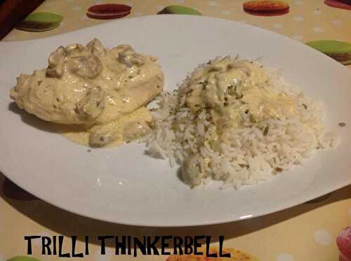 ESCALOPE DE POULET AUX CHAMPIGNONS, SAUCE MOUTARDE