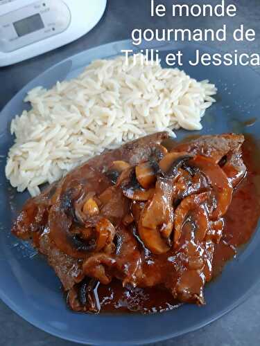 FOIE DE BOEUF SAUCE TOMATE ET CHAMPIGNONS