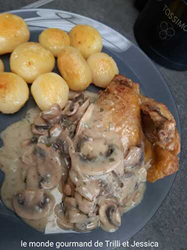 SUPRÊME DE PINTADE AUX CHAMPIGNONS SAUCE VIN BLANC