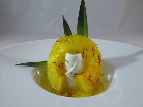 Ananas poché aux pistils de safran, glace coco chocolat