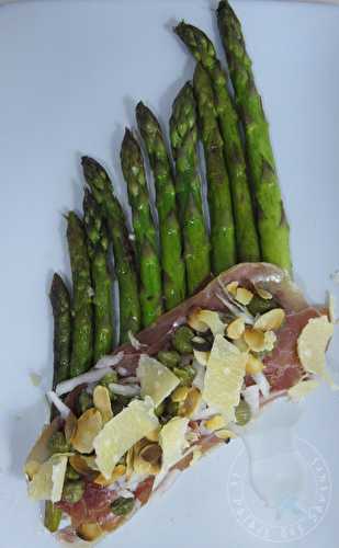 Asperges rôties, câpres et amandes