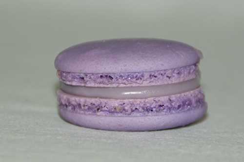 Bouquet de macarons à la violette