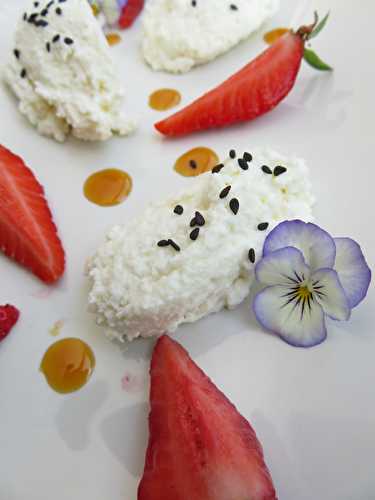 Brousse de brebis et fraises