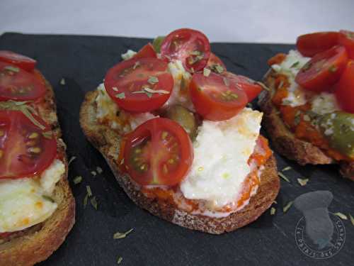 Bruschetta au poivron, tomate et mozzarella