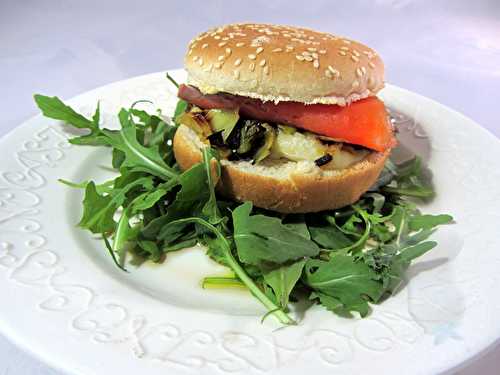 Burger au saumon fumé et fondue de poireau