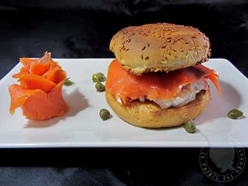 Burger de saumon, câpres, tomates