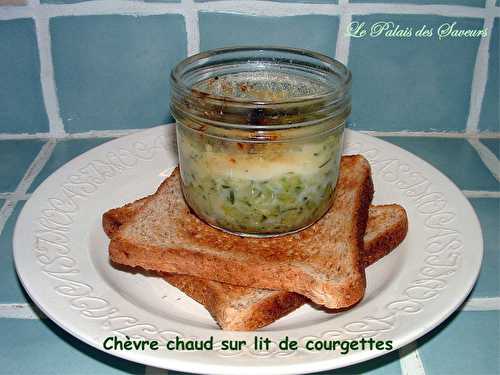 Chèvre chaud sur lit de courgettes