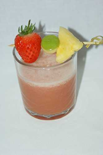 Coktail fraises, ananas, pommes