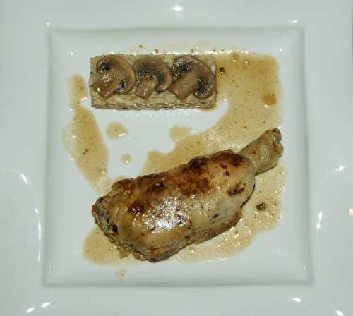 Cuisse de poulet farcie, sauce aux champignons