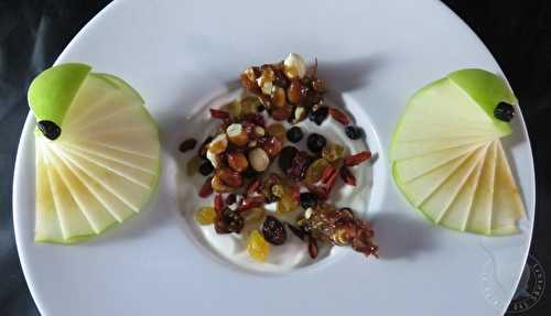 Dessert à l'assiette pomme, mélange vitalité, cacahuètes caramélisées - Le Palais des Saveurs