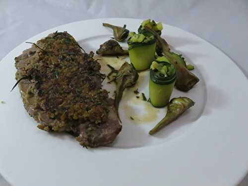 Filet de boeuf en écrin d'herbes, cannelloni de courgettes et petits artichauts