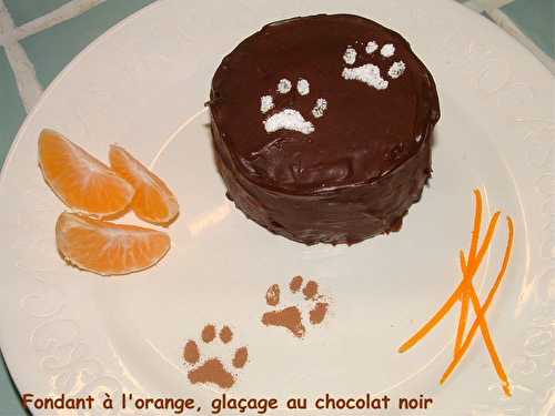 Fondant à l'orange, glaçage au chocolat noir