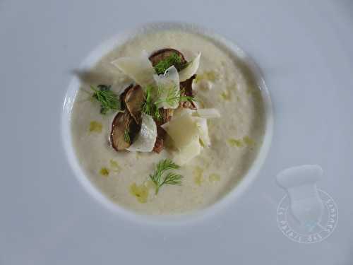 Gaspacho d'oignons doux des Cévennes, pétales de cèpes, huile de truffe