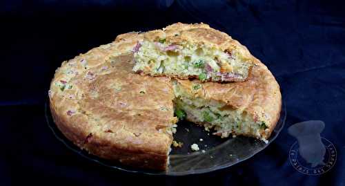 Gâteau au yaourt, au jambon et petits pois