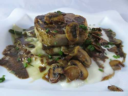 Grenadin de veau et sa lasagne d'artichauts violets, sauce marbrée tapenade et Pélardon frais